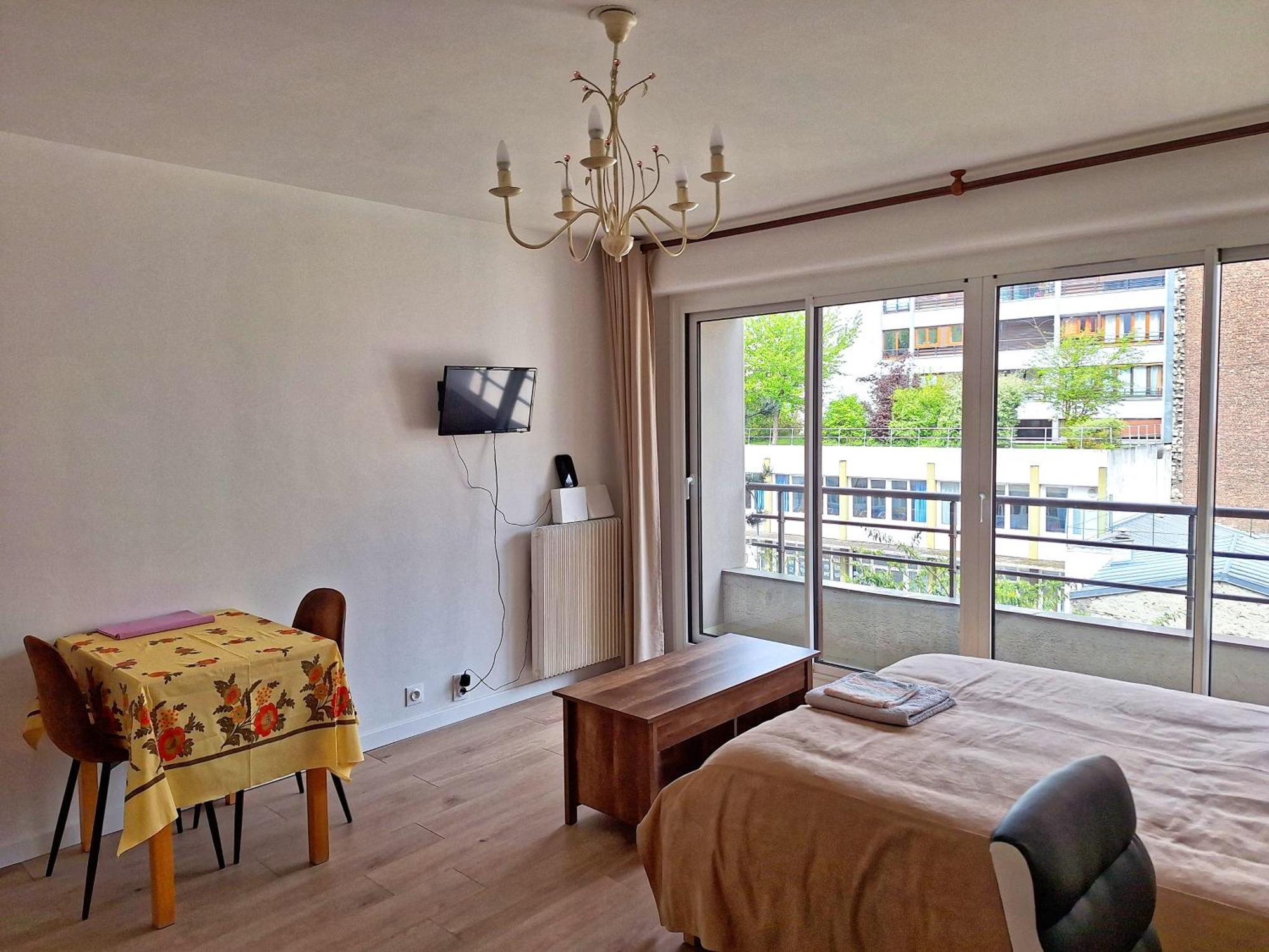 Chic Parisian Studio Retreat Bright Spacious And Secure Parking Exteriér fotografie