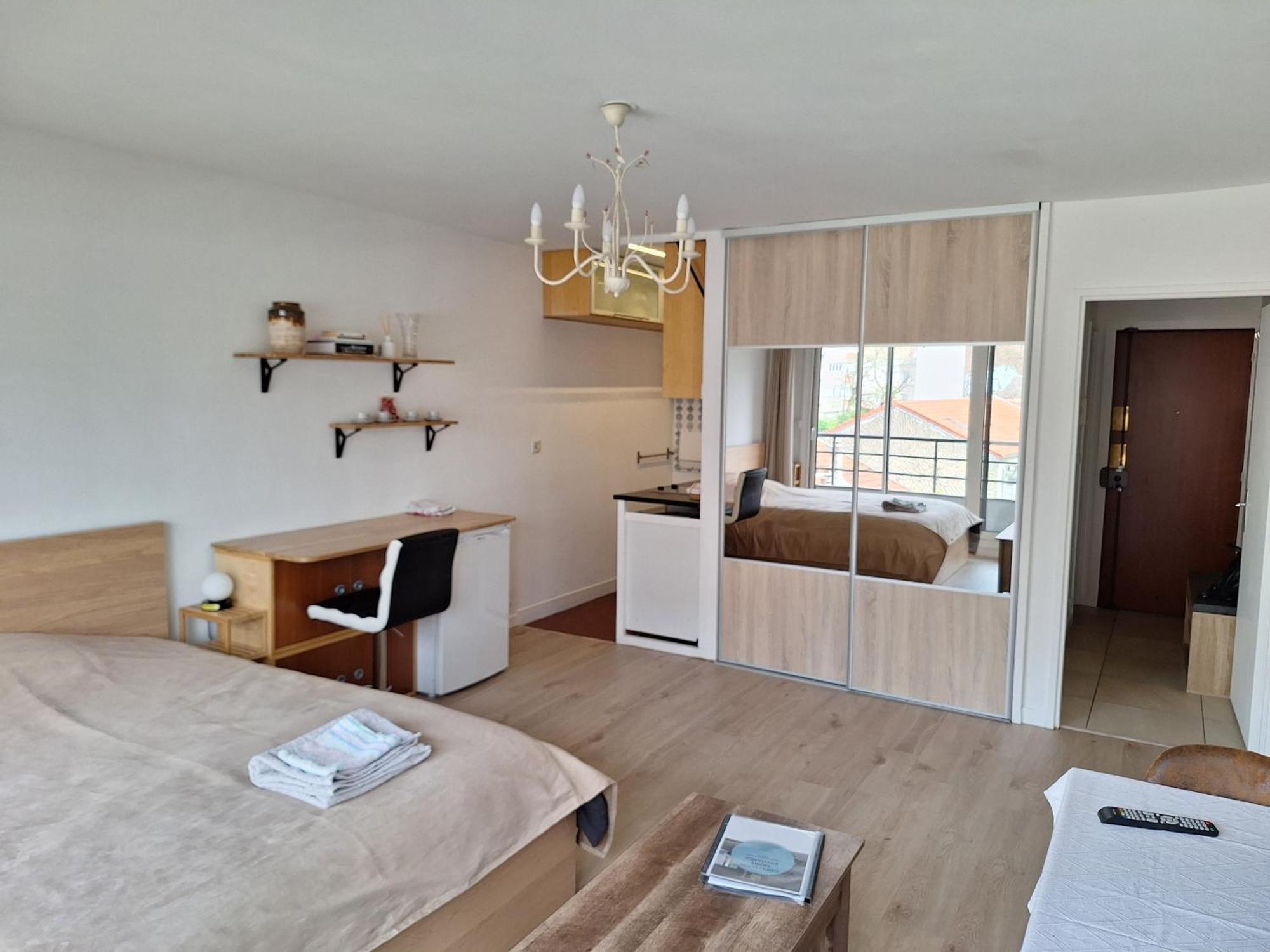 Chic Parisian Studio Retreat Bright Spacious And Secure Parking Exteriér fotografie